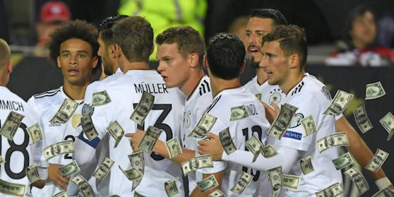 Matthias Ginter (Mitte) beklagt den Finanz-Irrsinn in der Fußball-Welt.