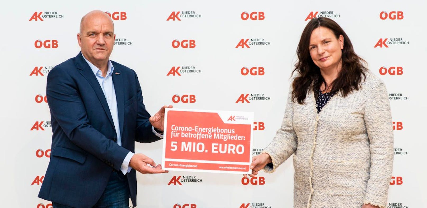 AK Niederösterreich-Präsident Markus Wieser und AK Niederösterreich-Direktorin Bettina Heise schnürten Paket für betroffene Mitglieder.