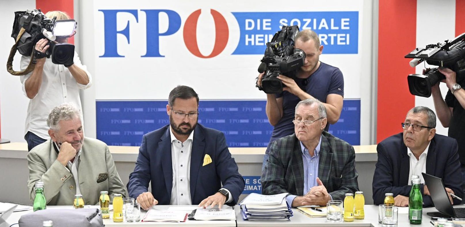 Teile der FPÖ-Kommission: Andreas Mölzer, Christian Hafenecker und Wilhelm Brauneder sowie Michael Wladika.
