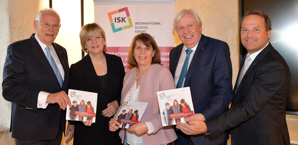 Heinz Boyer (gf. Gesellschafter), Bildungs-Landesrätin Barbara Schwarz, Ulrike Prommer (GF IMC FH Krems), Landesschulrats-Präsident Johann Heuras und Univ.-Prof. Martin Nuhr (Gesellschafter)