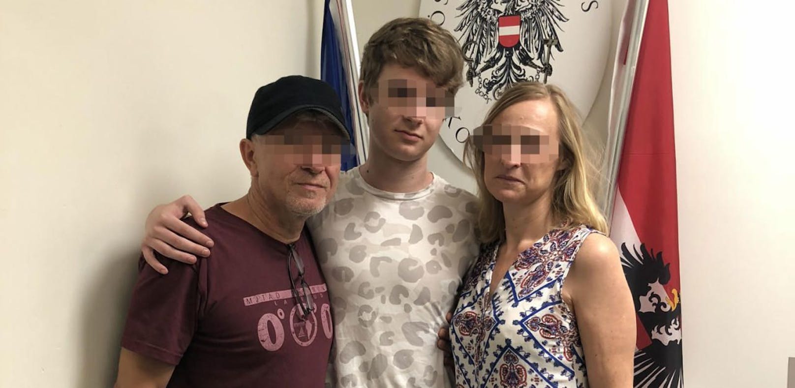 Der Oberösterreicher Leo S. (18) ist wieder mit seinen Eltern vereint.