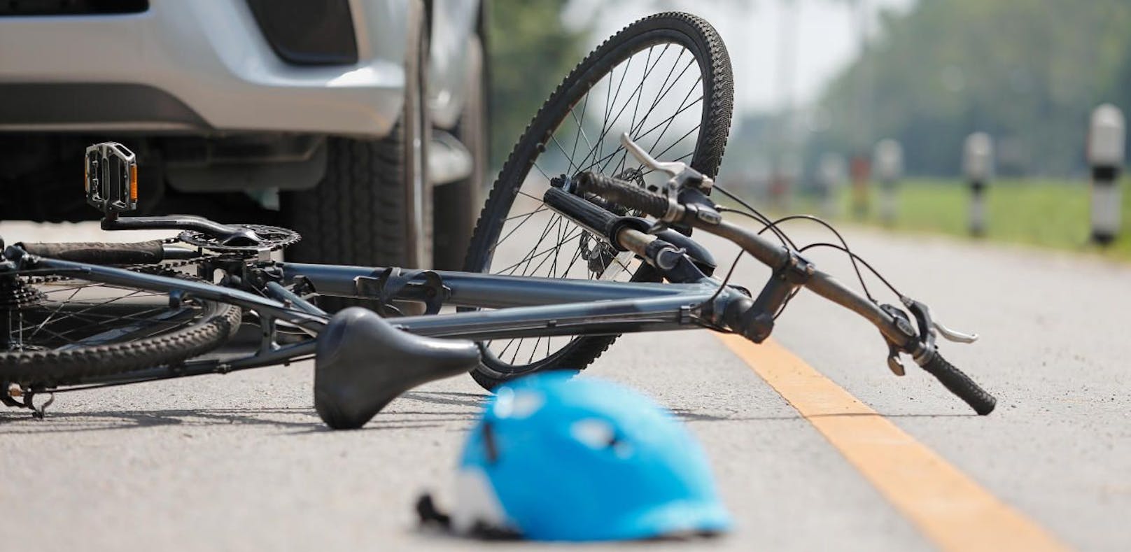 Eine 14-Jährige wurde von dem alkoholisierten Lenker erfasst, sie wurde vom E-Bike geschleudert und schwer verletzt.