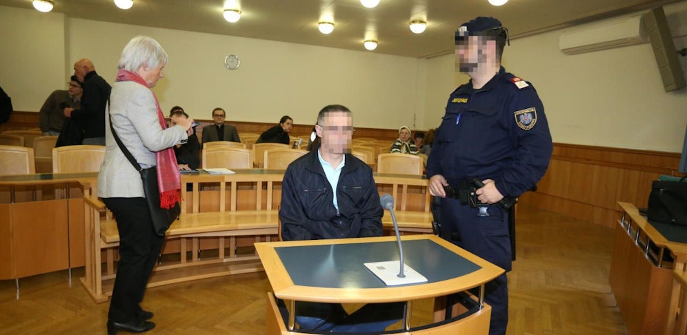 Der Angeklagte, Shefki B., bekennt sich "teilweise schuldig", spricht von einem Unfall.