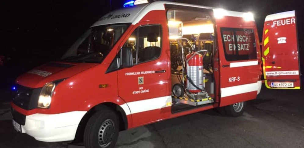 Die Feuerwehren Gmünd (o.) und Wielands rückten zur Fahrzeugbergung aus.