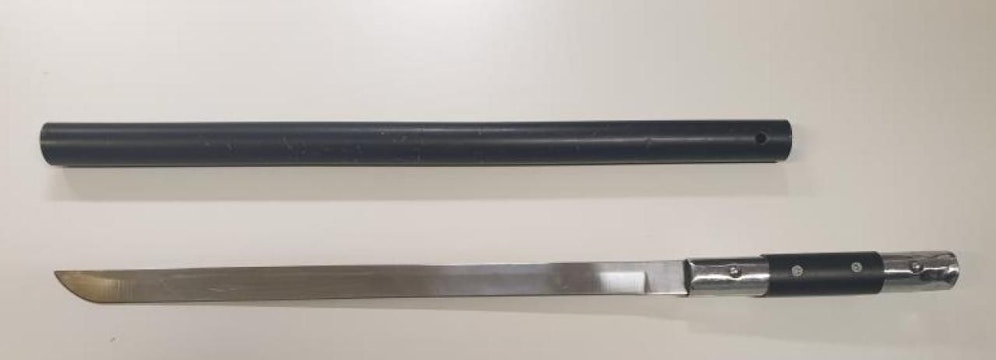 Der Jugendliche zog ein 40 Zentimeter langes Schwert in der Straßenbahn.