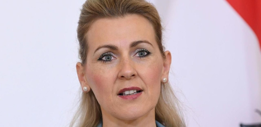 Arbeitsministerin Christine Aschbacher (ÖVP) am Freitag, 20. März 2020, anlässlich der PK "Coronavirus: Aktuelle Maßnahmen" im Bundeskanzleramt in Wien.