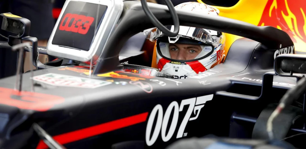 Max Verstappen im James-Bond-Look