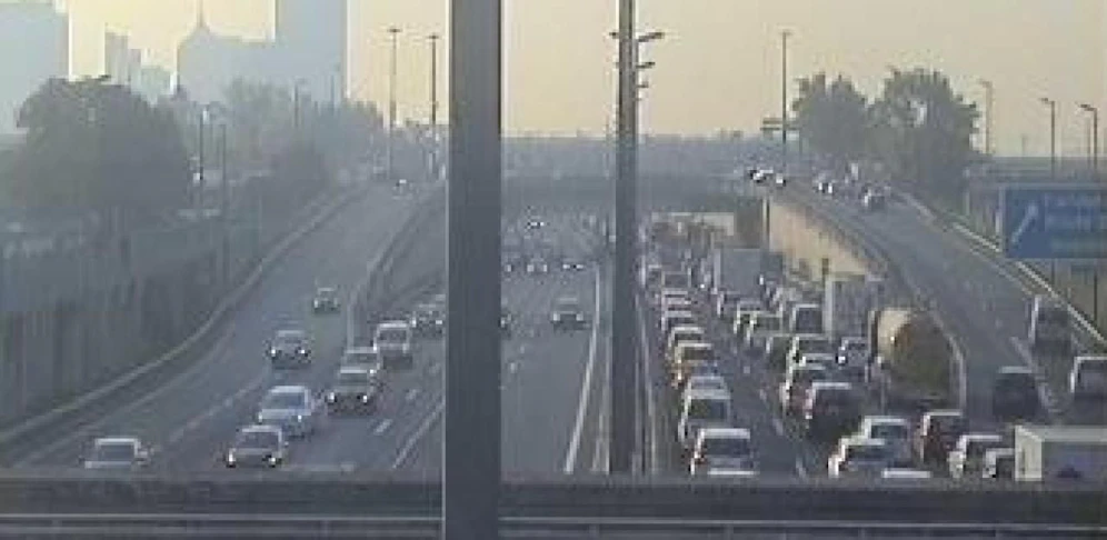 Auf der A22 kommt es zu Verzögerungen. (Archivbild)
