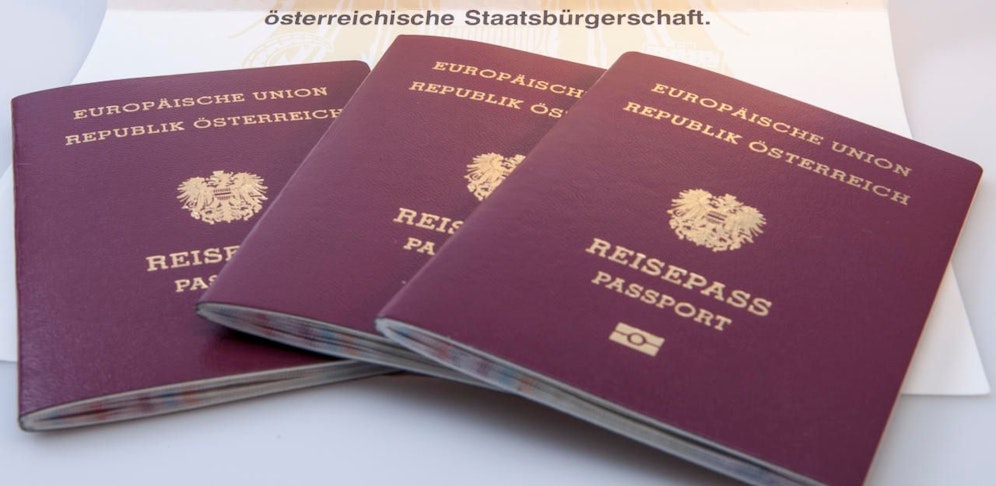 Mit einem österreichischen Reisepass kannst du in 185 Länder reisen, ohne ein Visum beantragen zu müssen. 