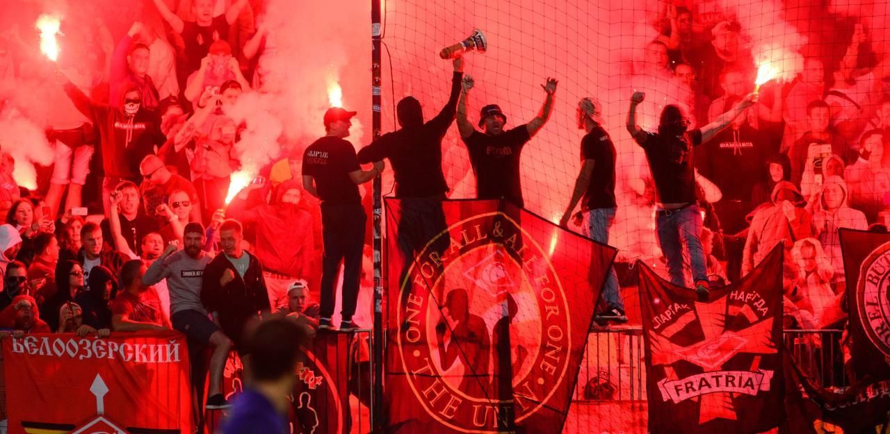 Heute.at - Pyro: CL-Schiri fast von Leuchtrakete getroffen