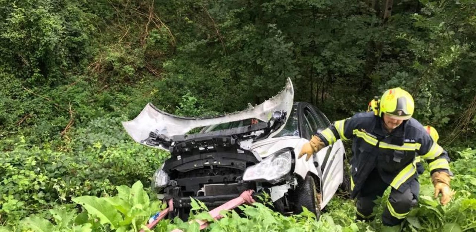 Baby bei spektakulärem Autoüberschlag verletzt