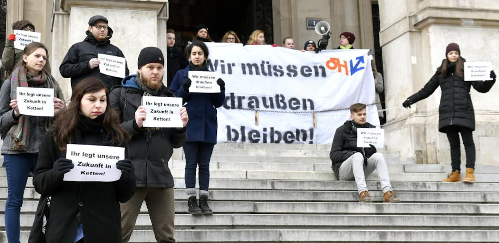 Die Studierenden sind nicht glücklich, die Universitäten sehen es positiv.