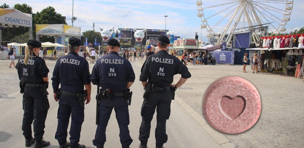 Symbolfoto von Polizisten am Frequency und einer E-Tablette.