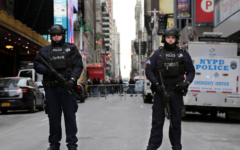 Traurige Statistik: US-Polizisten, hier in New York, haben laut US-Medien im Jahr 2017 insgesamt 987 Menschen erschossen (Symbolbild). 