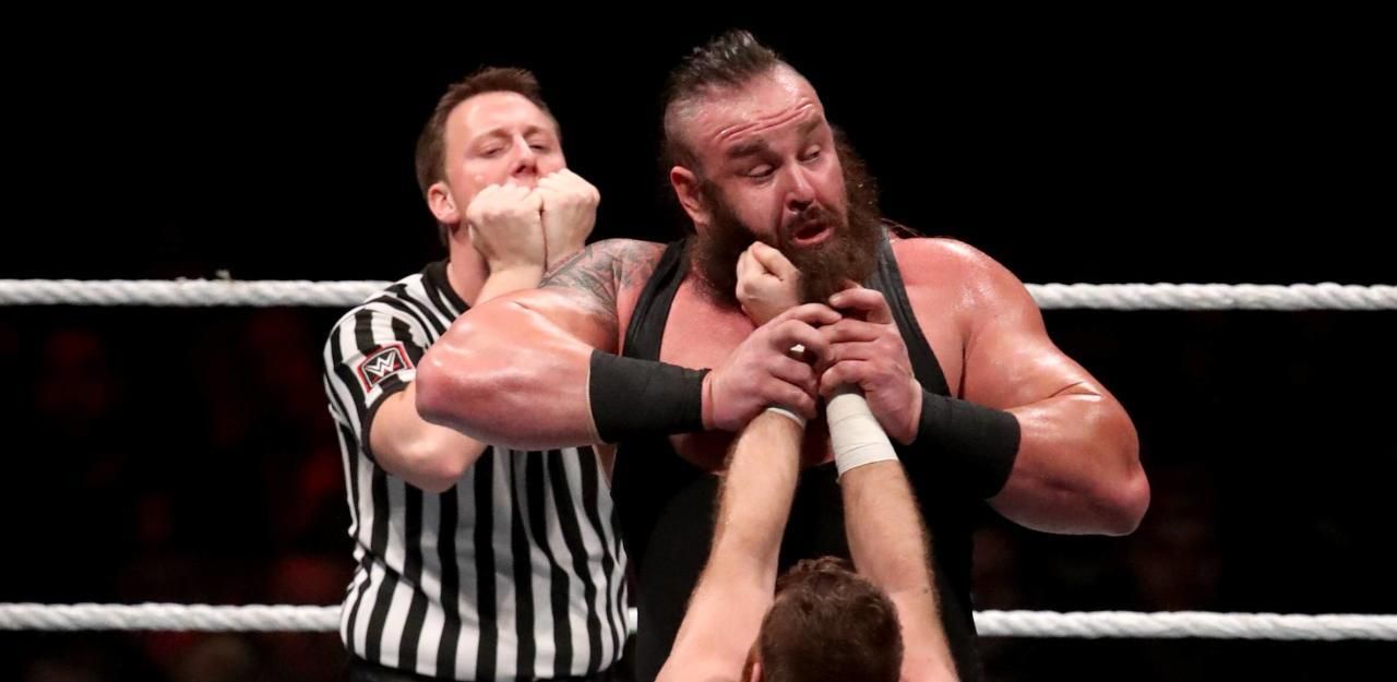 Heute.at - Zu schwer! WWE-Ring bricht zusammen