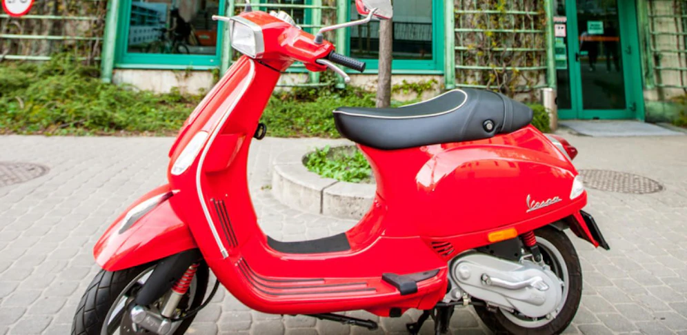 Eine Vespa wurde gestohlen, der Schaden macht rund 5.000 Euro aus.