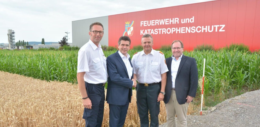 Martin Boyer (Büroleiter Landesfeuerwehrkommando), Bürgermeister Peter Eisenschenk, Landesfeuerwehr-Kommandant Dietmar Fahrafellner und Vizeburgermeister Harald Schinnerl.