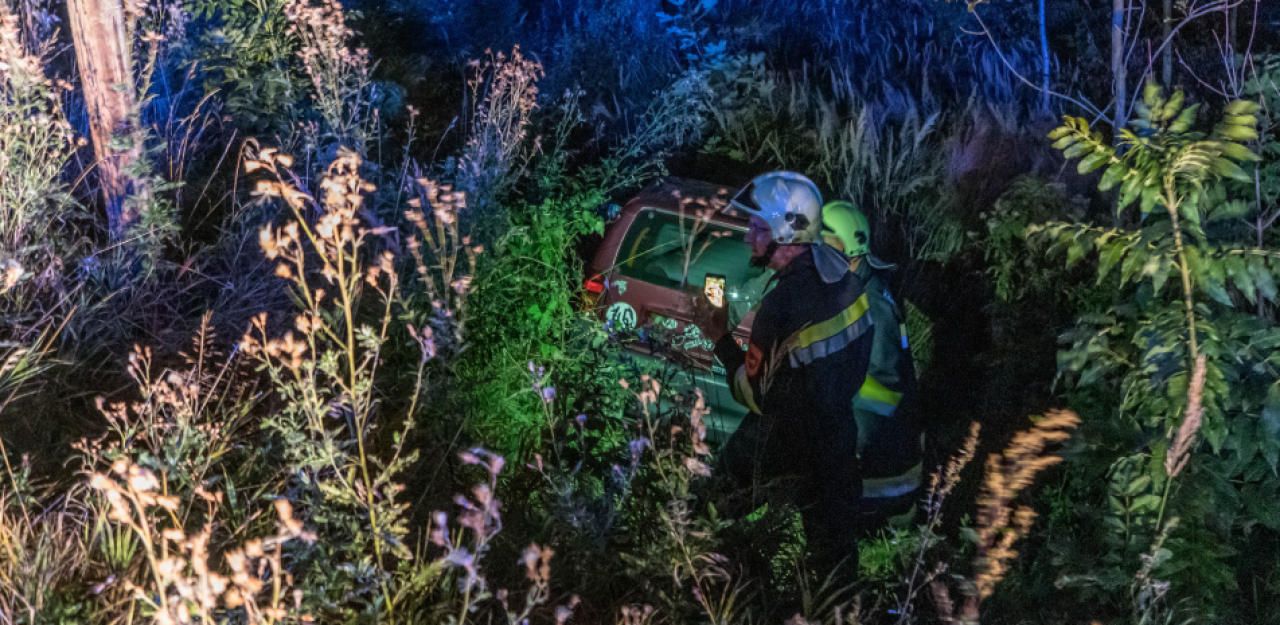 Heute.at - Sekundenschlaf: Lenkerin stürzt mit Mopedauto ab