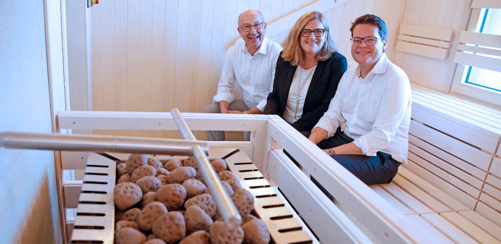 H. Teubenbacher (MA44), Stadtrat J. Czernohorszky und Bezirksvorsteherin S. Schaefer-Wiery bei der Eröffnung. 