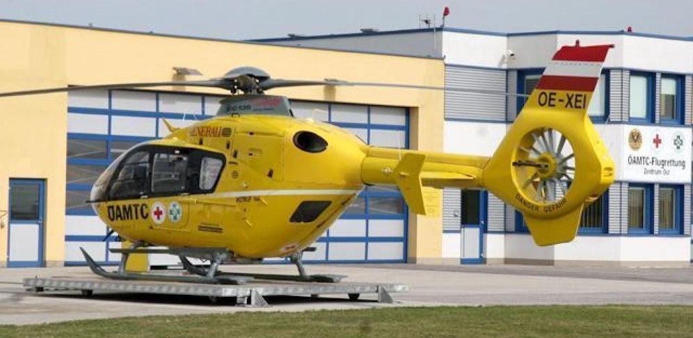 Der Schwerverletzte wurde mit dem Rettungshubschrauber "Christophorus 3" ins UKH Meidling geflogen.