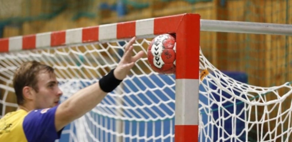 Der Ball blieb beim letzten Wurf nach Ablauf der Spielzeit am Lattenkreuz kleben. 