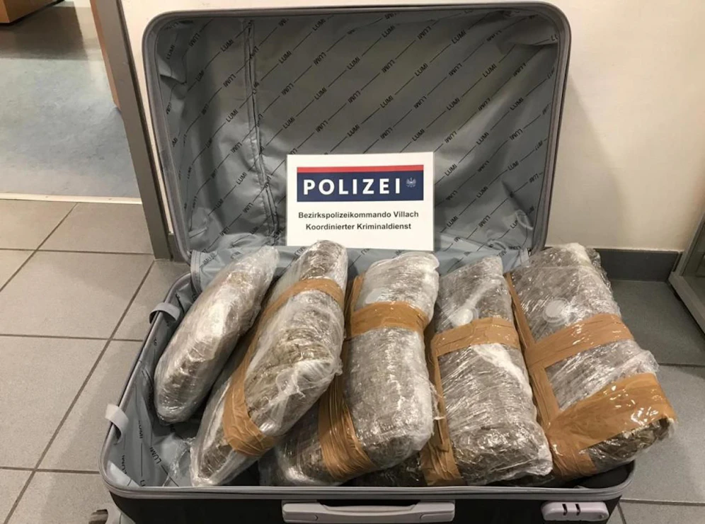 In dem Reisekoffer befanden sich mehr als neun Kilogramm Cannabis