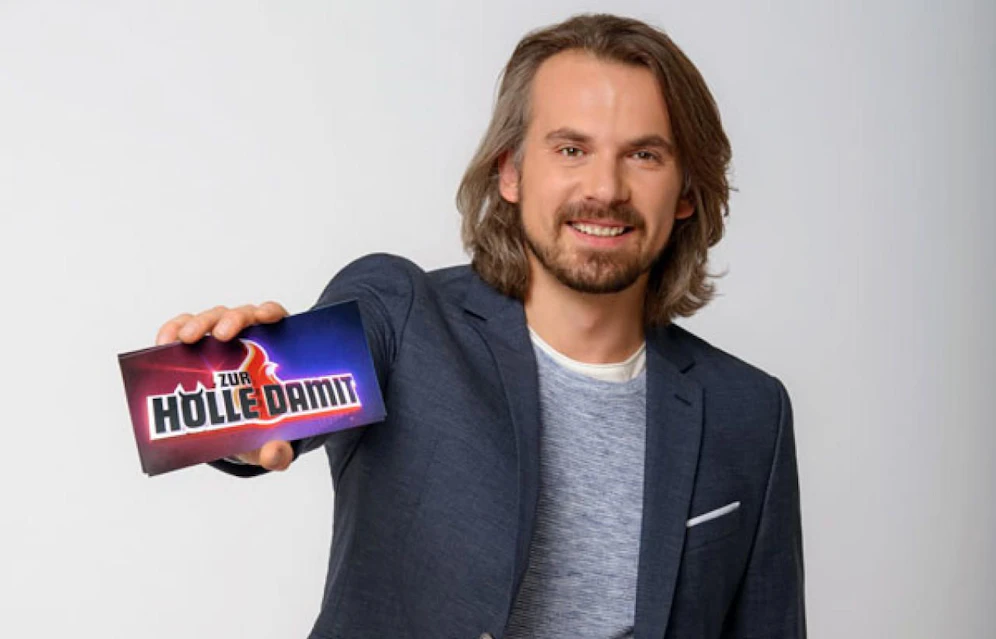 Thomas Kamenar moderiert die neue ORF-Quizshow "Zur Hölle damit"