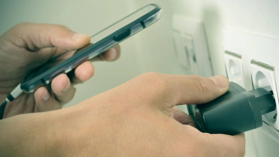 Heute.at - Viele haben ihr Handy bis heute komplett falsch geladen