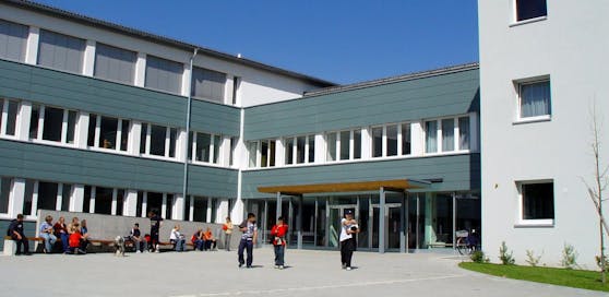 An dieser neuen Mittelschule in Villach-Völkendorf ereignete sich am Mittwochmorgen der Pfefferspray-Vorfall.