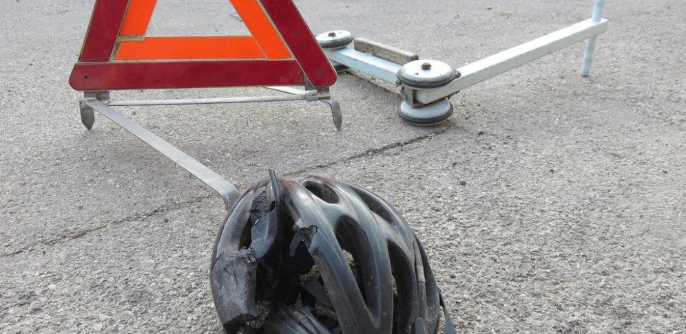 Ein Bub (9) war mit seinem Scooter unterwegs, als er von einem Auto angefahren wurde. (Symbolfoto)
