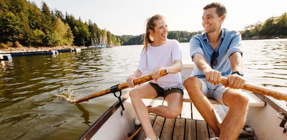 Eine Bootsfahrt am Ottensteiner Stausee zählte zu den beliebten Aktivitäten der Touristen.