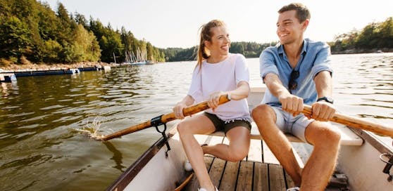 Eine Bootsfahrt am Ottensteiner Stausee zählte zu den beliebten Aktivitäten der Touristen.