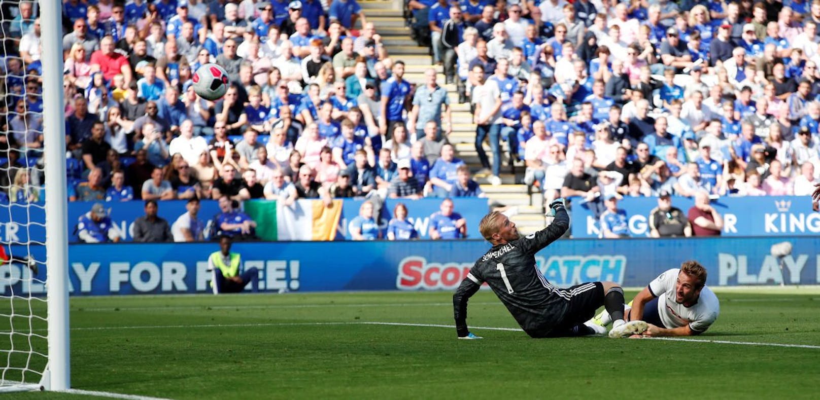 Harry Kane trifft gegen Leicester im Fallen. 