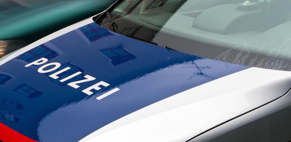 Ein Streifenwagen nahm die Verfolgung auf - der Vectra landete an einem Brückenkopf