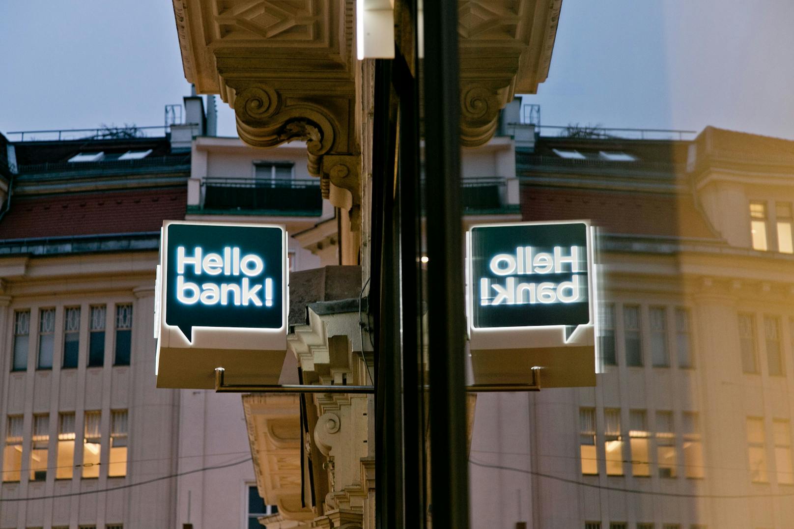 Die heimische BAWAG Group übernimmt den österreichischen Marktführer im Onlinebrokerage, die "Hello bank!".
