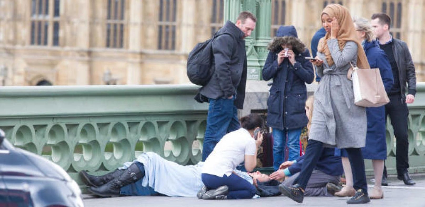 Die Szene kurz nach dem Anschlag bei der Westminster-Brücke.