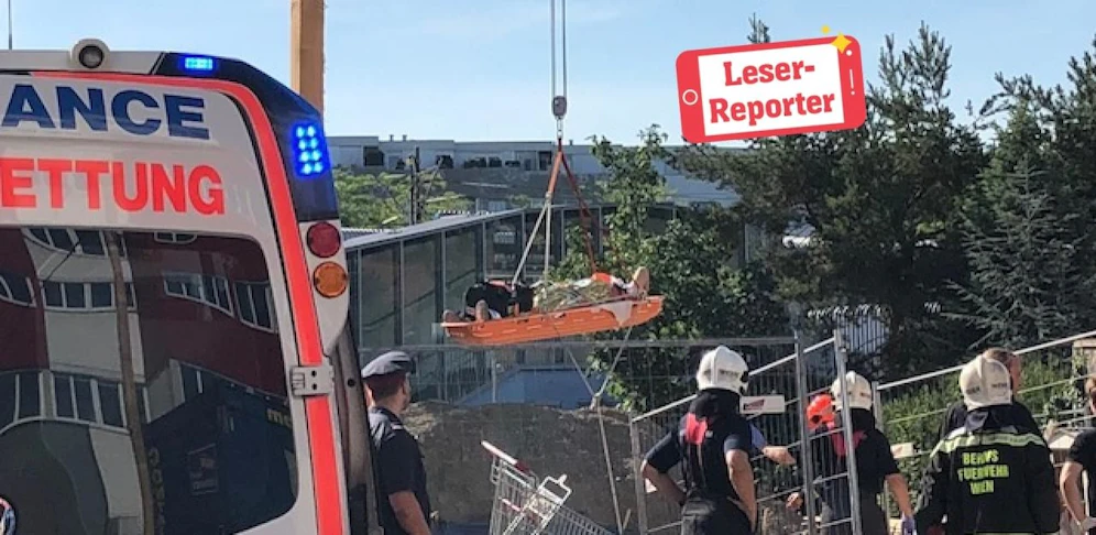 Der Verletzte wurde per Drehleiter geborgen.