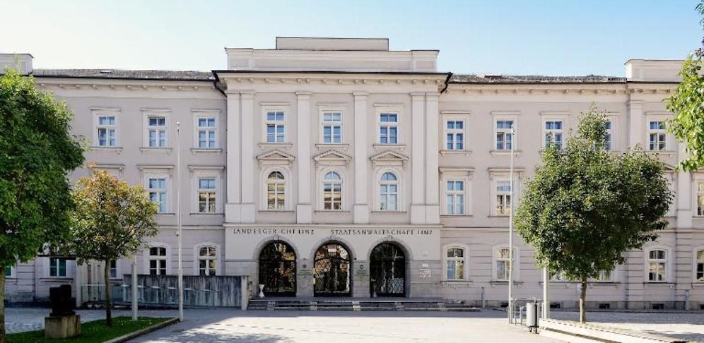 Ein 57-jähriger Linzer wurde am Dienstag am Linzer Landesgericht zu drei Jahren Haft verurteilt.