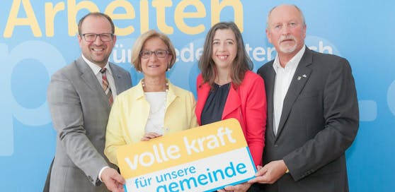 Ebner und Mikl-Leitner mit Daniela Engelhart (Bürgermeisterin Obritzberg-Rust) und Horst Gangl (Bürgermeister Ernstbrunn). (v.l.)