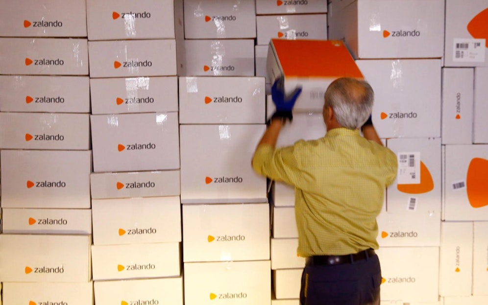 Zalando steht in der Kritik. Dem Unternehmen wird vorgeworfen seine Mitarbeiter zu überwachen. 