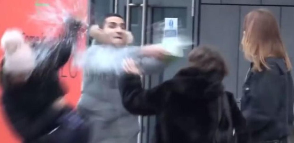 Der YouTuber versuchte, die Säureattacken möglichst echt wirken zu lassen.