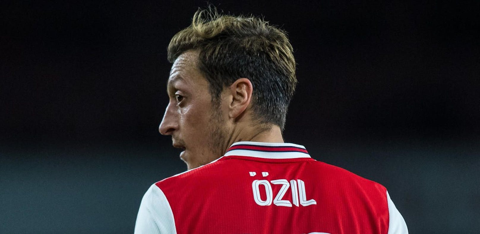 Mesut Özil im Arsenal-Trikot