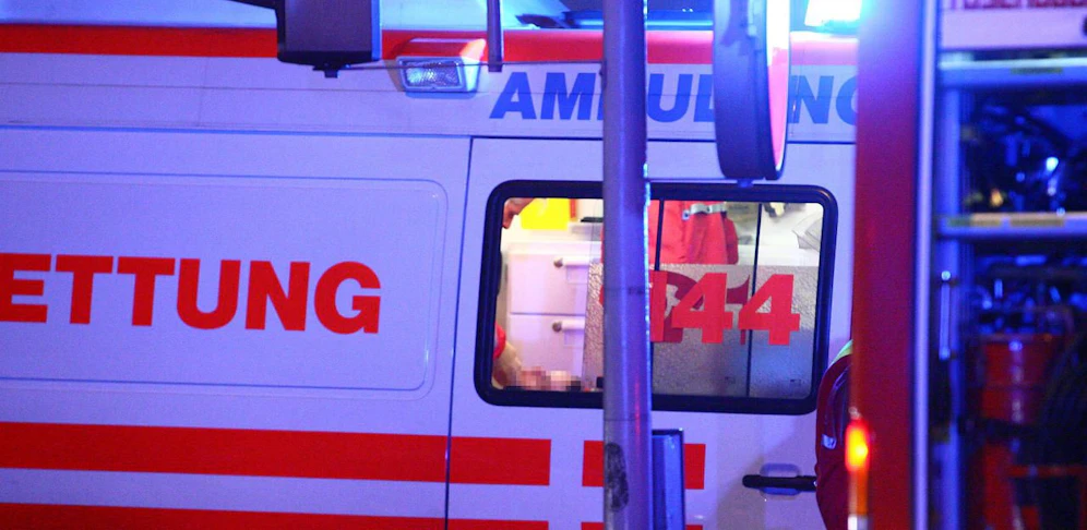 Der Mann wurde mit der Rettung in das Krankenhaus gebracht