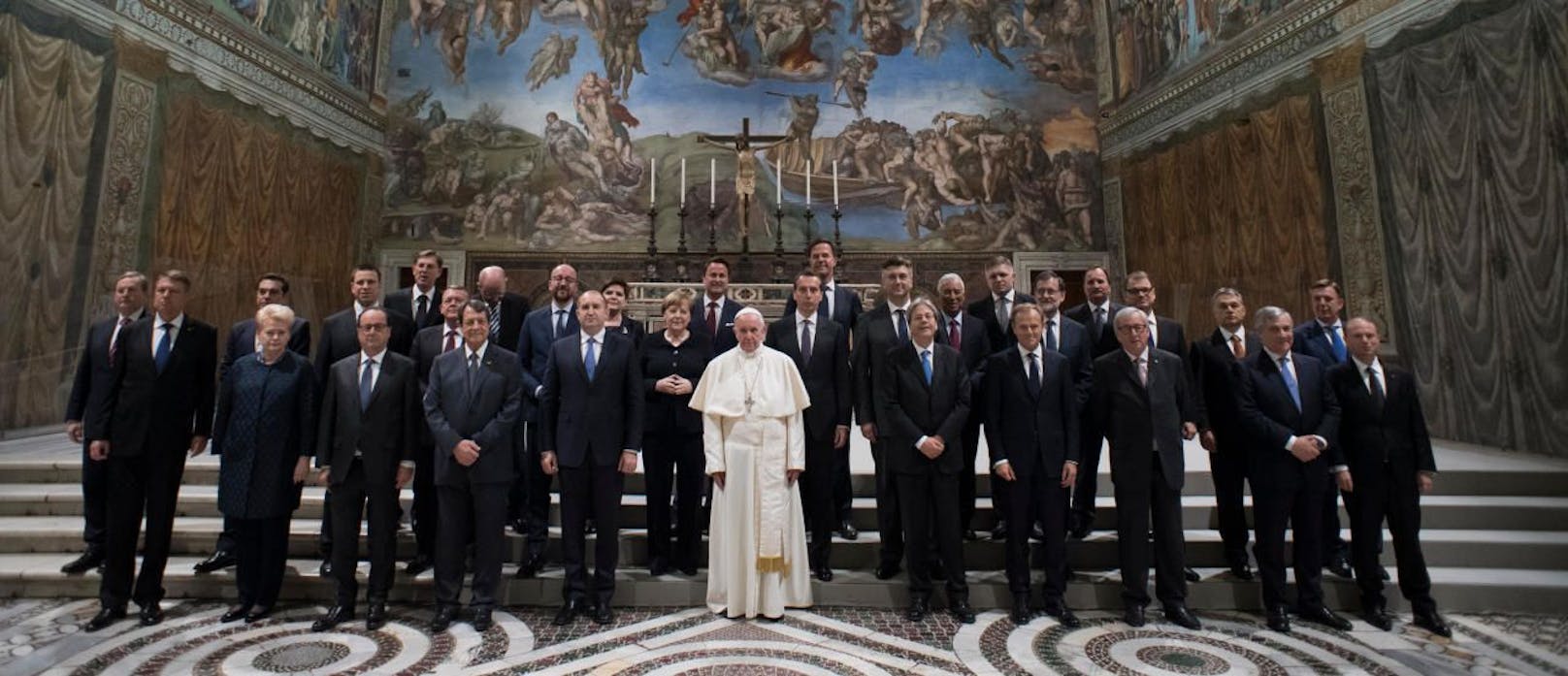 Kanzler Kern und die EU-Staatschefs beim Papst