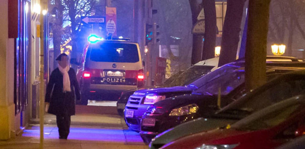 Die Polizei nahm die vier Personen fest (Symbolbild)