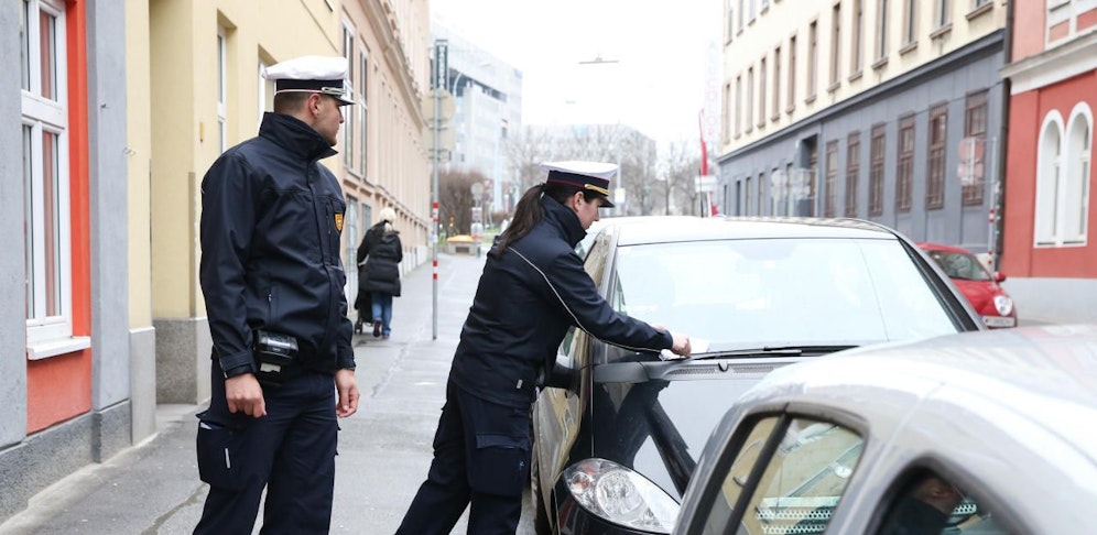 Anrainerparken wird für die Wirtschaft geöffnet. Jetzt wird auch eine Ausweitung der Bewohnerparkzonen geprüft. 