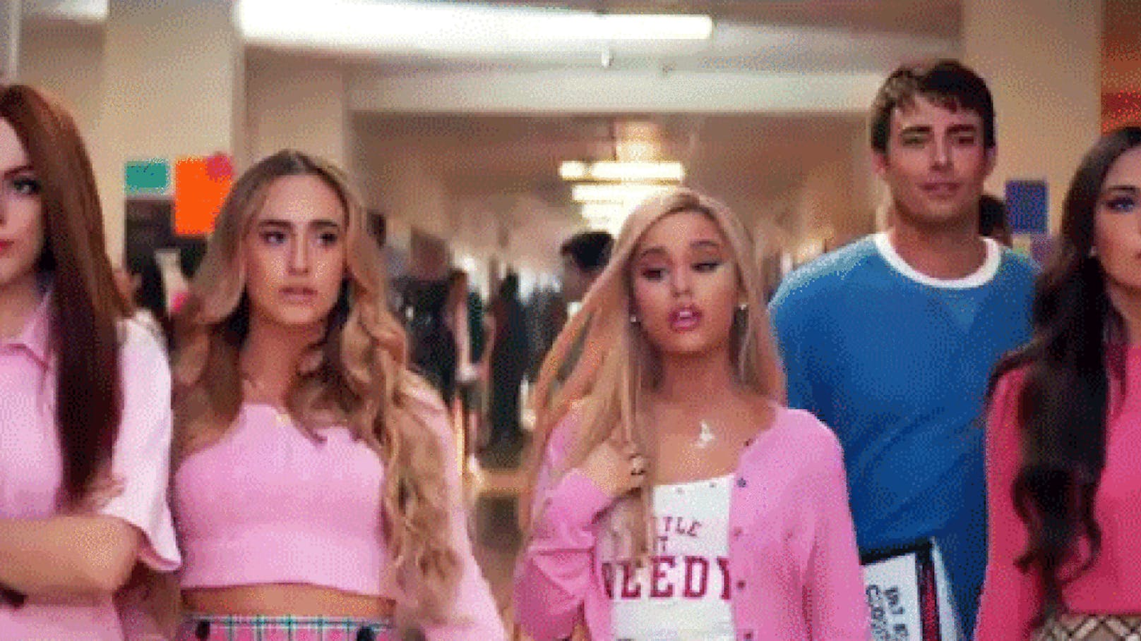 Ariana Grandes Video ist voll mit Chick-Flick-Szenen
