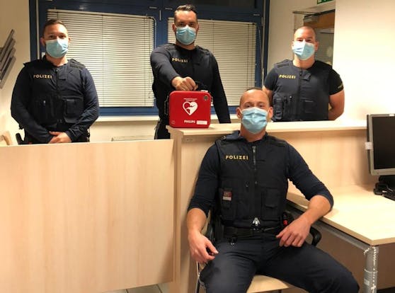 Inspektor Martin R. (vorne) und seine Kollegen (v.l.n.r.), die Revierinspektoren Patrick G., Sascha F und Ken P.