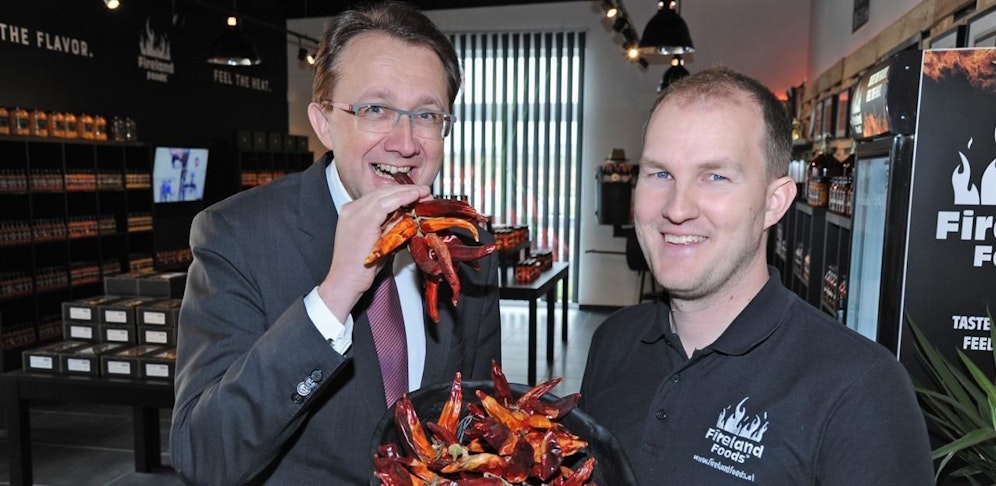 Bürgermeister Matthias Stadler (li.) und Chili-Meister Richard Fohringer