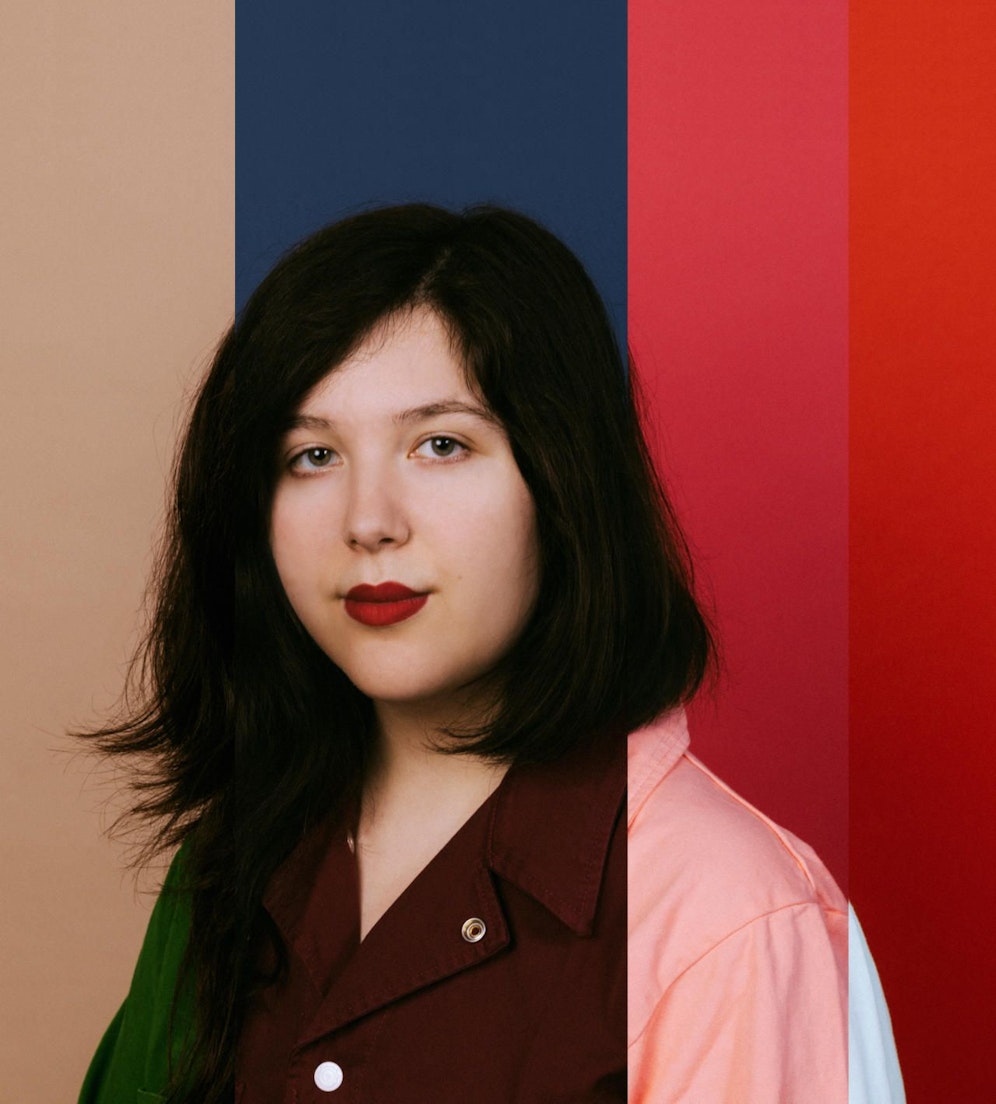 Die amerikanische Singer-Songwriterin Lucy wurde am 2. Mai 1995 geboren. 